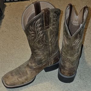 Boys/Mens Ariat boots 8.5D